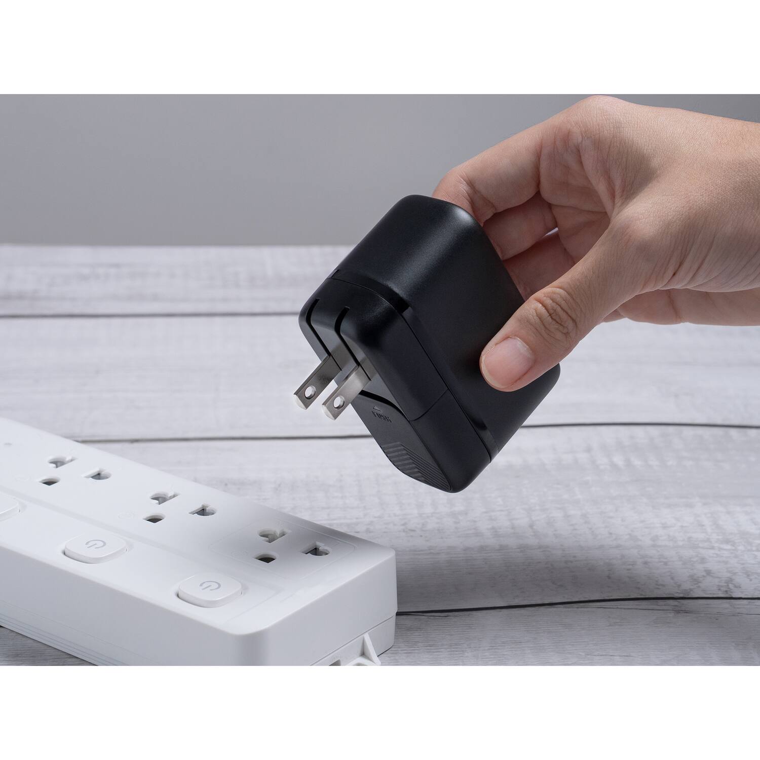 Back. Scapade - AirPower 65-Watt PD Multi-USB Travel Charger with International Plugs - Black.