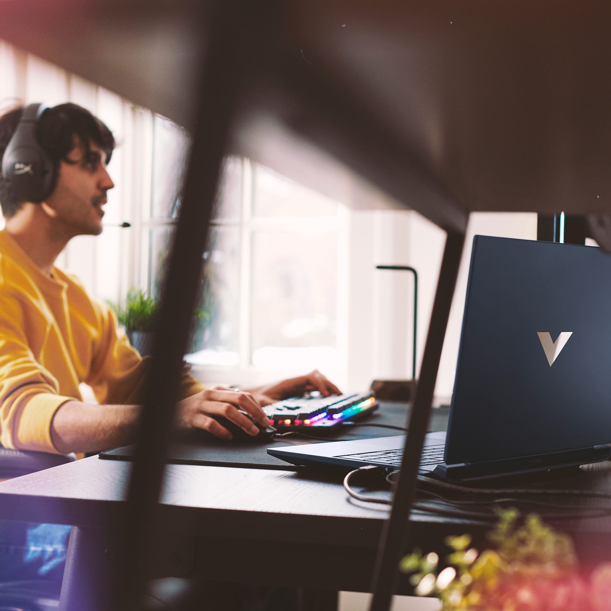 Alt View 14. HP - Victus 15.6" Full HD 144Hz Gaming Laptop - Intel Core i5 12450H 2022 - 8GB Memory - NVIDIA GeForce RTX 3050 - 512GB SSD - Performance Blue.