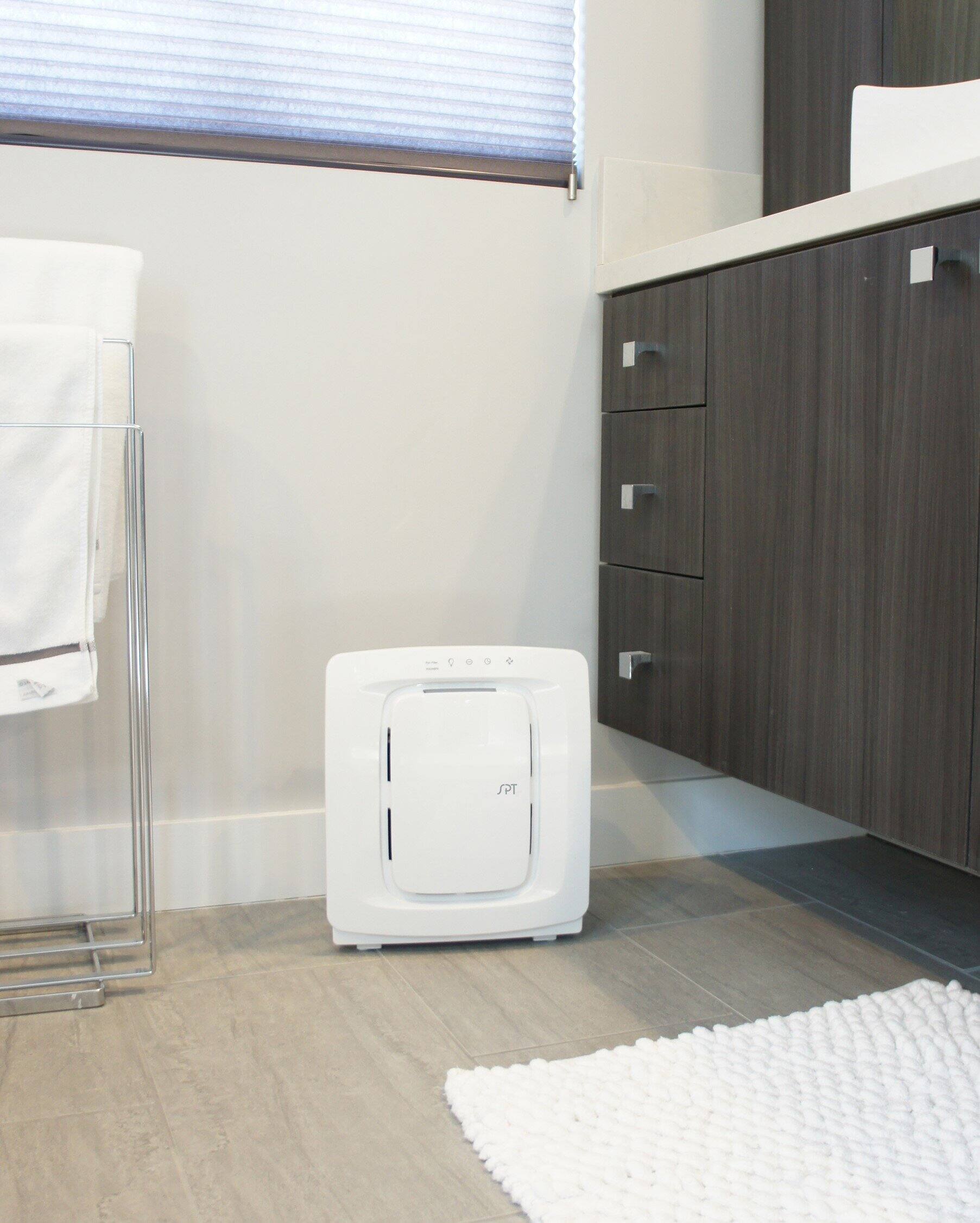 Alt View 1. SPT - HEPA Air Cleaner with Triple Filtration - White.