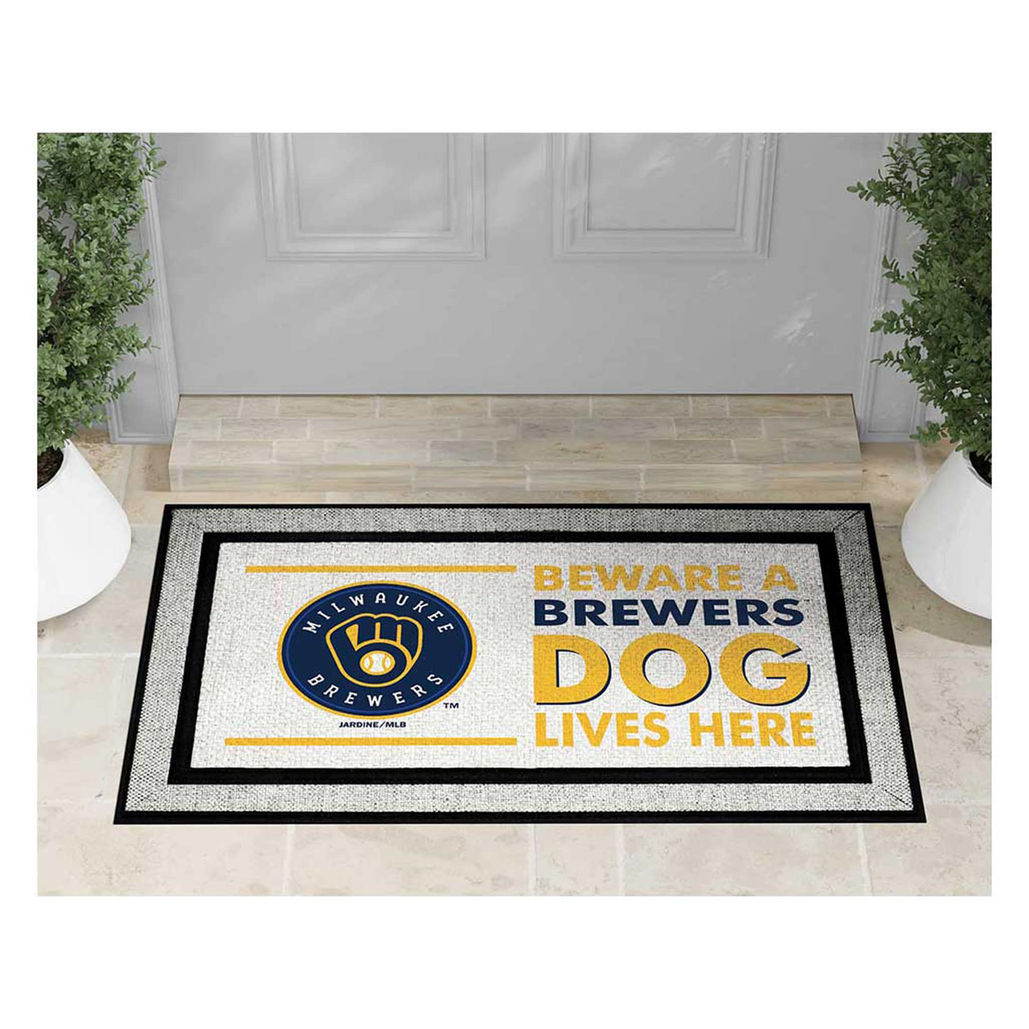 BEWARE A MILWAUKEE BREWERS DOG LIVES HERE