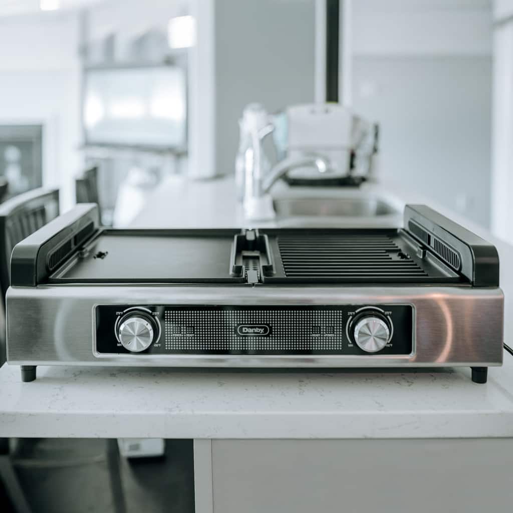 Alt View 1. Danby - Smokeless Indoor Grill & Griddle - Black/Stainless Steel.