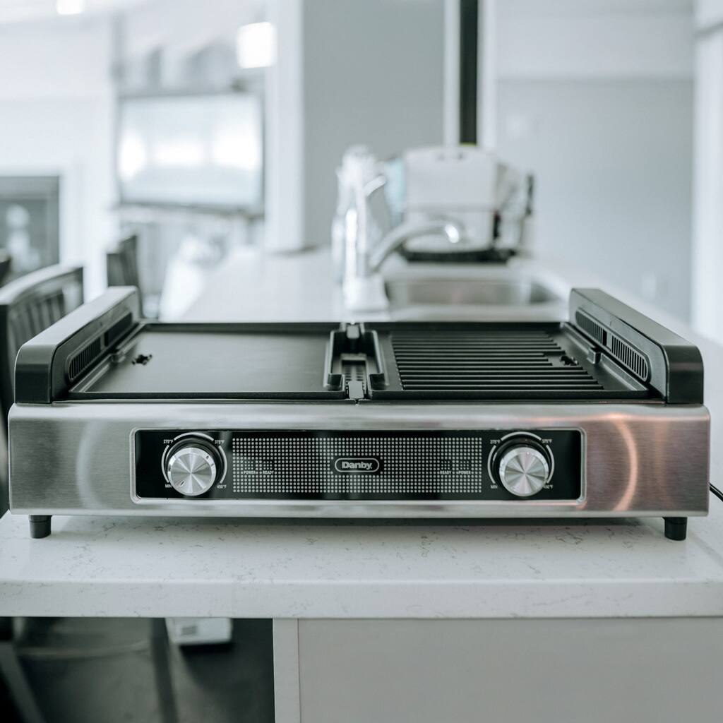 Alt View 1. Danby - Smokeless Indoor Grill & Griddle - Black/Stainless Steel.