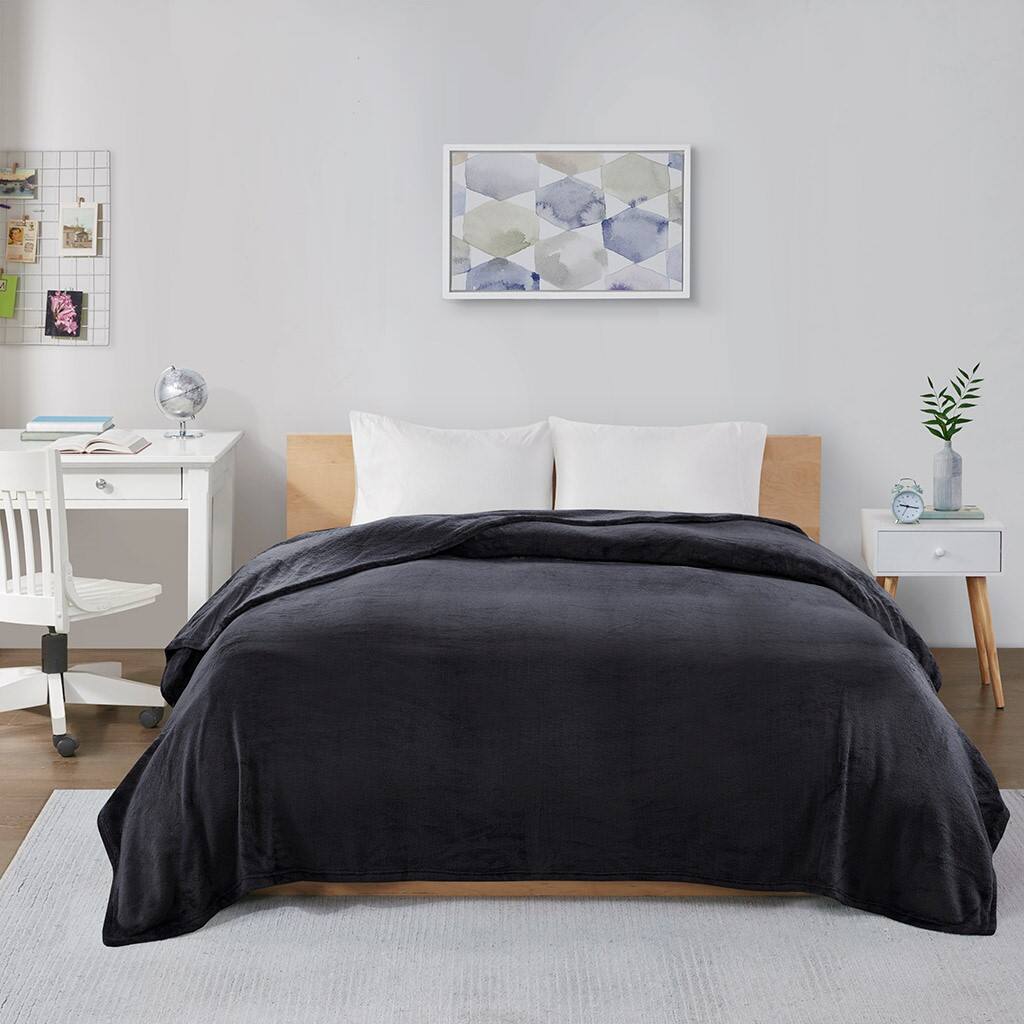 Alt View 1. Gracie Mills - Gracie Mills Wilmer Ultra Soft Oversized Microlight Plush Blanket - Black.