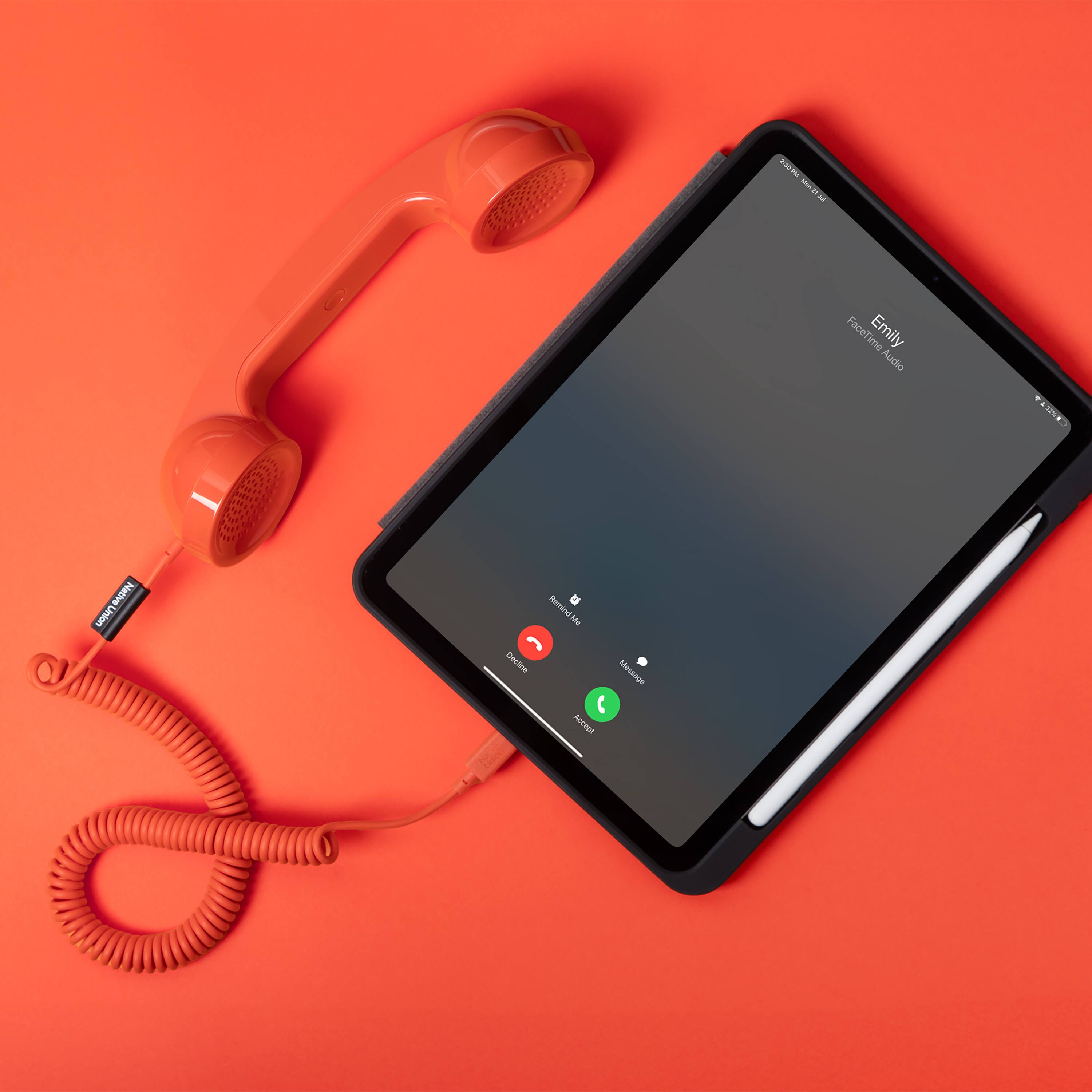 2:30 PM Mon 21.20  
FaceTime Emily Audio  
Native Union  
Remind Me J Decline 19620900 Accept