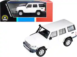 Toyota Land Cruiser 76 French Vanilla Pearl 1/64 Diecast Model Car by Paragon - White