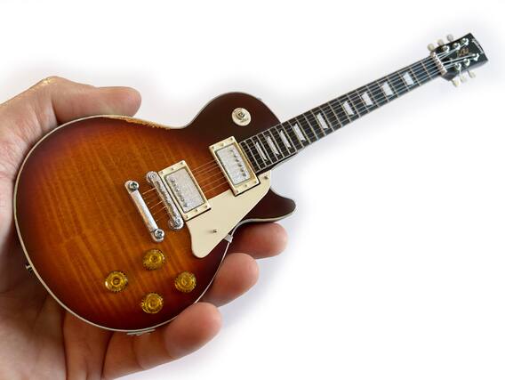 Front. Axe Heaven - Axe Heaven -ZZ Top - Billy F Gibbons 1959 Gibson Cherry Sunburst Les Paul Standard Pearly Gates Mini - COLLECTIBLES - Multicolor.