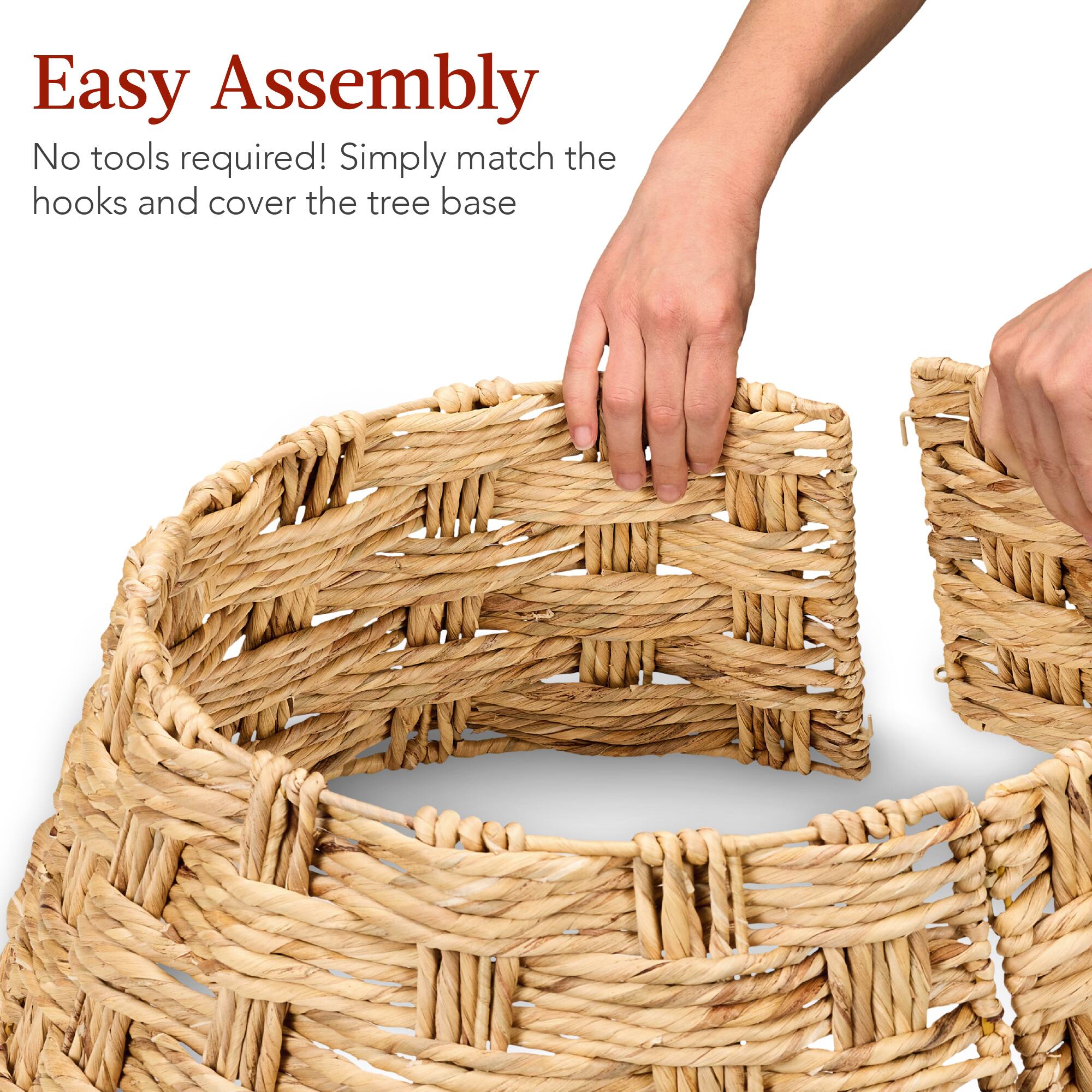 Easy Assembly  
No tools required! Simply match the hooks and cover the tree base