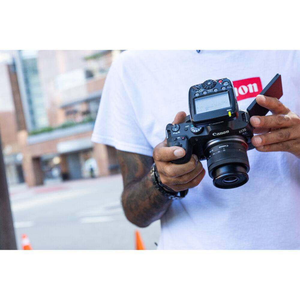 on - I Canon EOS R7 Cano F. - d