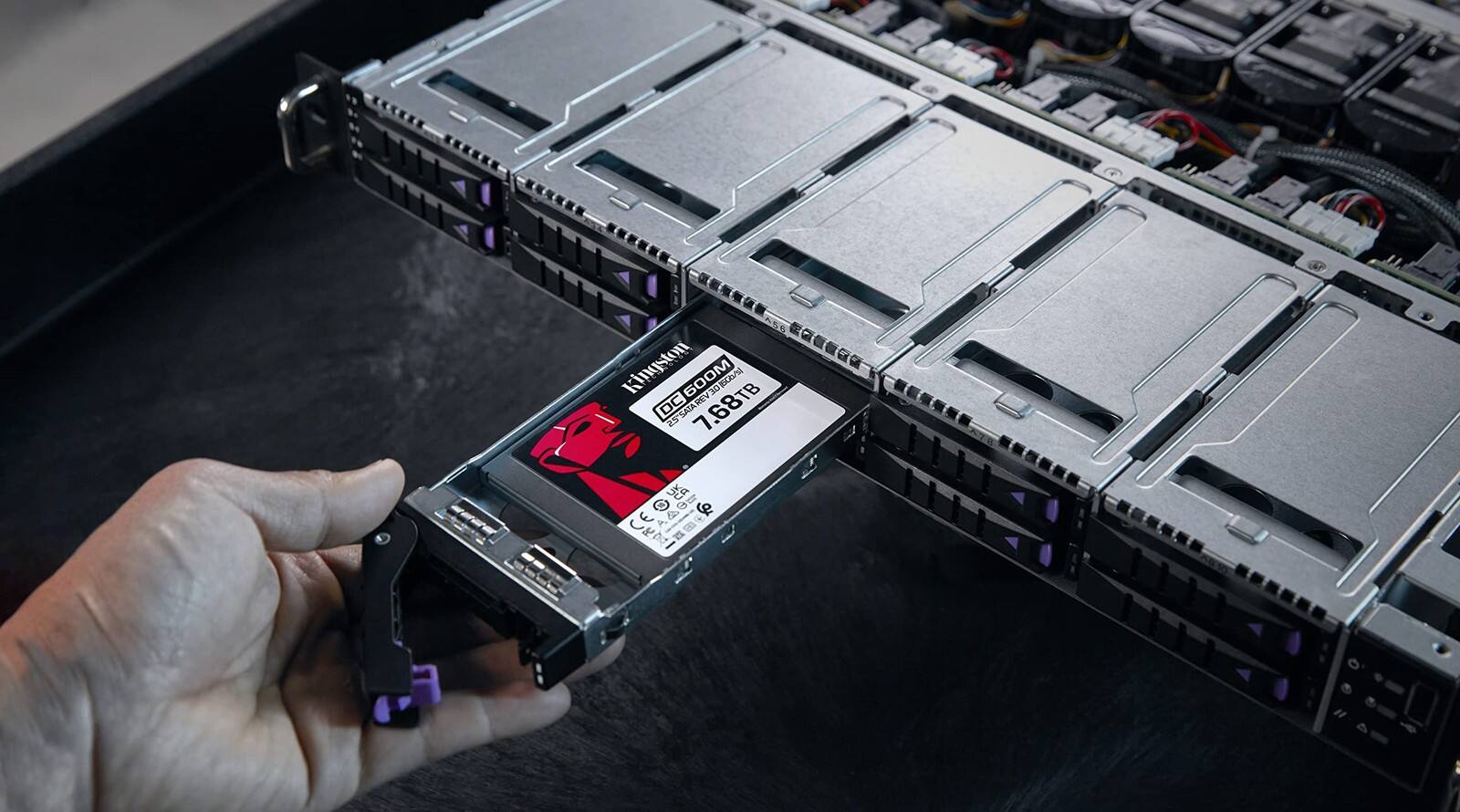 A Kingston ECCEGa 600M MS 20 DC 23 SATAREV .68TB 9a = O O 4 E d 0 T