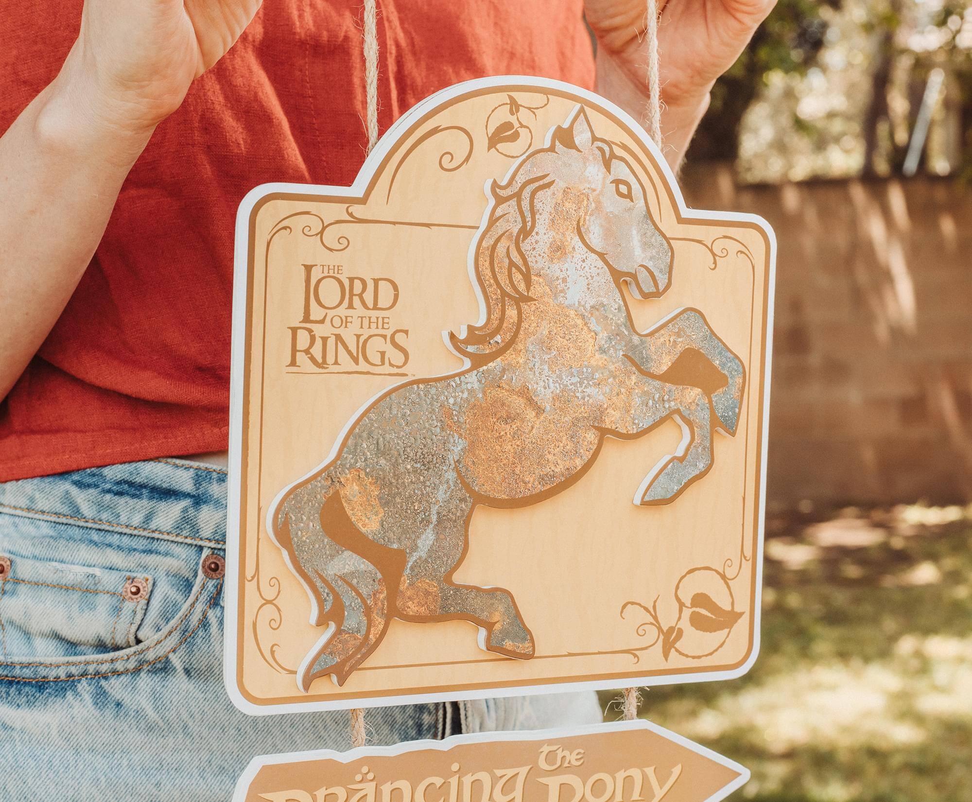 THE LORD OF THE RINGS  
The Prancing Pony