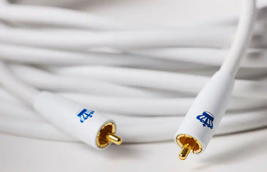 REL Commander .1/LFE Cable White Commander White Cable 8M - Best Buy