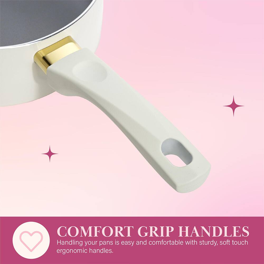 COMFORT GRIP HANDLES  
Handling your pans is easy and comfortable with sturdy, soft touch ergonomic handles.