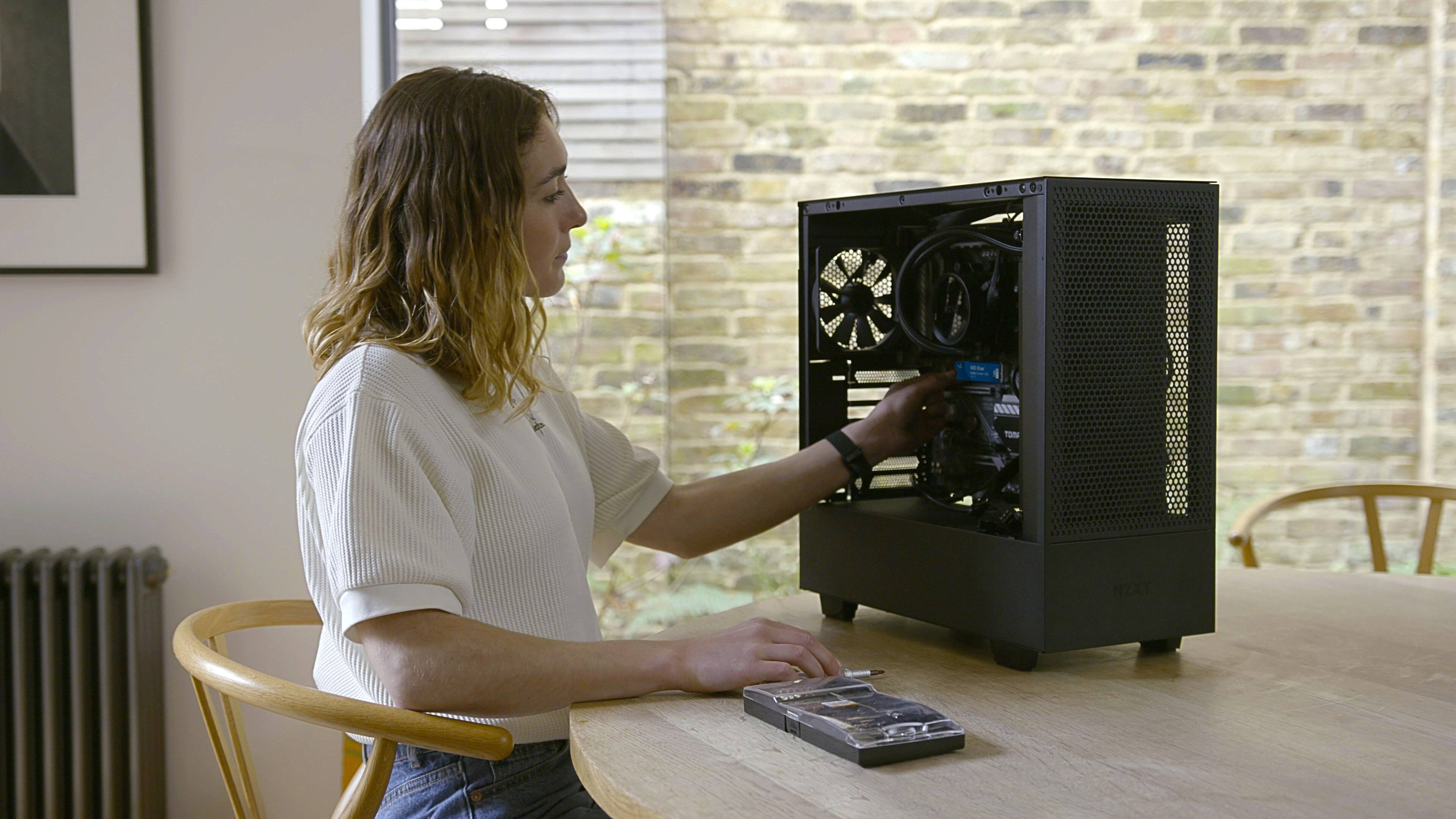 Alt View 15. WD - Blue SN580 1TB Internal SSD PCIe Gen 4 x4 NVMe - Blue.