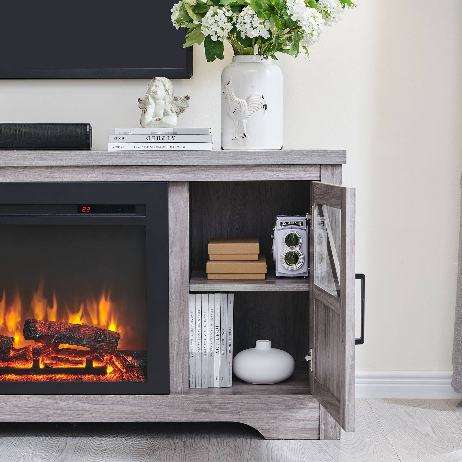 Sure, here is the corrected and grouped text from the image:

---

**Top Shelf:**
- SAE
- aa
- CALPRED
- cMOS
- da
- 82
- PORGO
- 2
- LOURTTA
- E
- ORGERAS
- FEOR
- E
- OSICtEA
- LAS TENAS
- E
- M
- TROM
- YI
- L
- E
- DECO
- a..
- LXY
- STILETTOBOOK

**Books:**
- ALPRED
- 3HON
- MORAVI
- VELVET
- IN
- THE
- SKY
- ROSE
- DOOR

**Bottom Shelf:**
- LEONARDO
- DA VINCI
- THE
- COMPLETE
- WORKS
- VOLUME
- 1
- 2
- 3
- 4
- 5
- 6
- 7
- 8
- 9
- 10
- 11
- 12
- 13
- 14