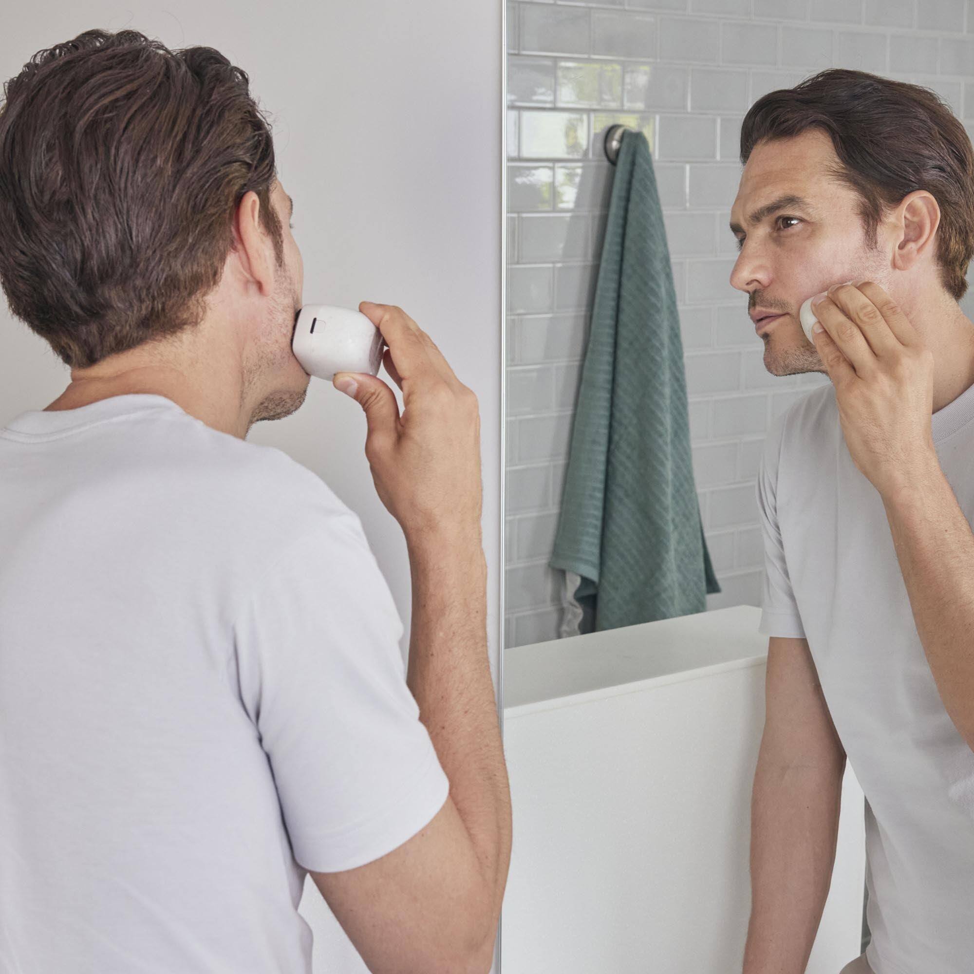 Alt View 4. Panasonic - ARC5 PALM-sized 5-Blade Electric Luxury Razor - Black.