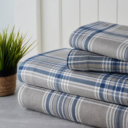 Front. Bibb Home - Bibb Home Printed Flannel 4 Piece Sheet Set - Navy Plaid.