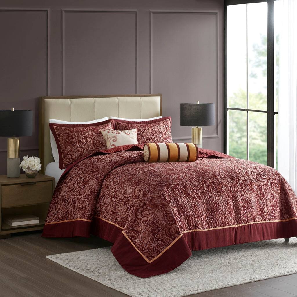 Alt View 1. Gracie Mills - Gracie Mills Thornton 5-Piece Reversible Jacquard Bedspread Set with Throw Pillows - Burgundy.