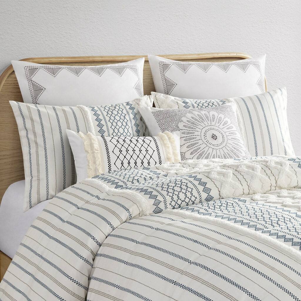 Alt View 2. Gracie Mills - Gracie Mills Modesto Printed Cotton Comforter Set with Chenille - Navy.