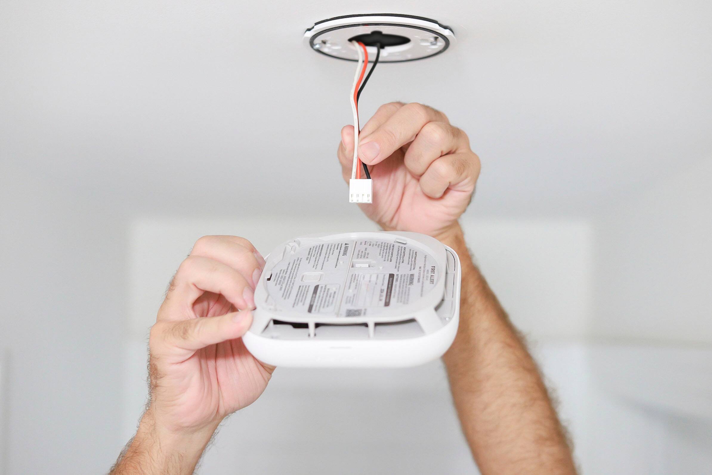 The text on the image is not coherent enough to group and correct. It seems to be a random combination of letters and words without any clear meaning or context.