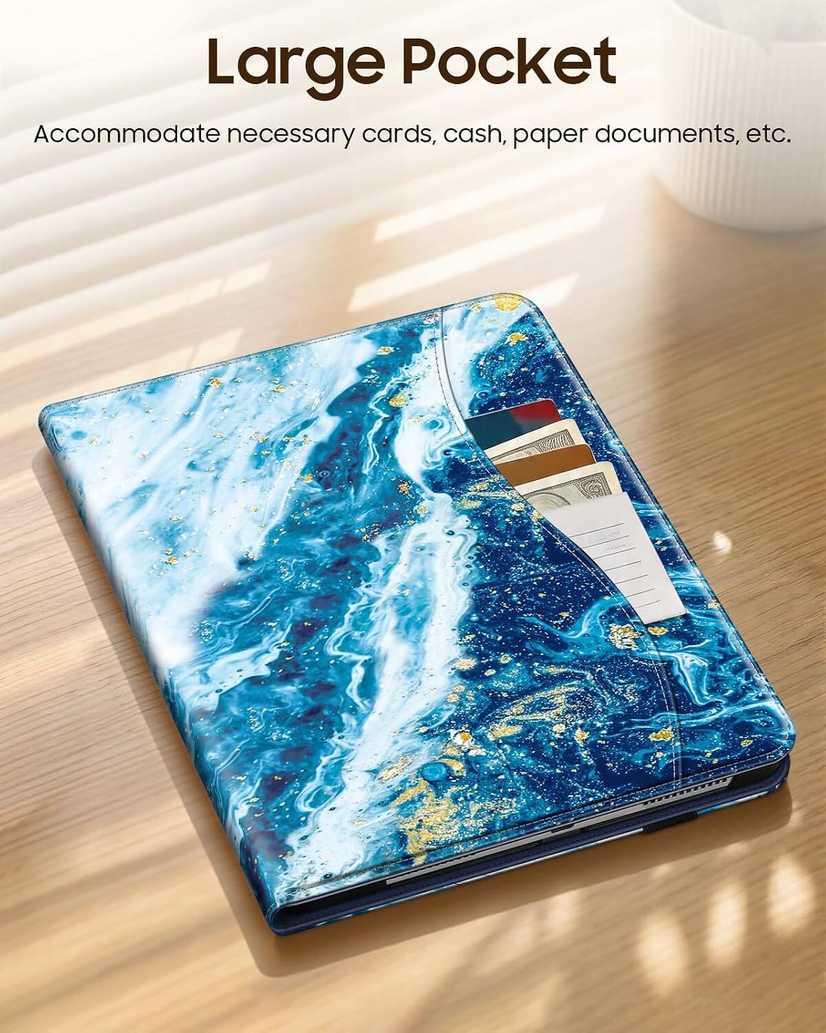 Large Pocket  
Accommodate necessary cards, cash, paper documents, etc.
