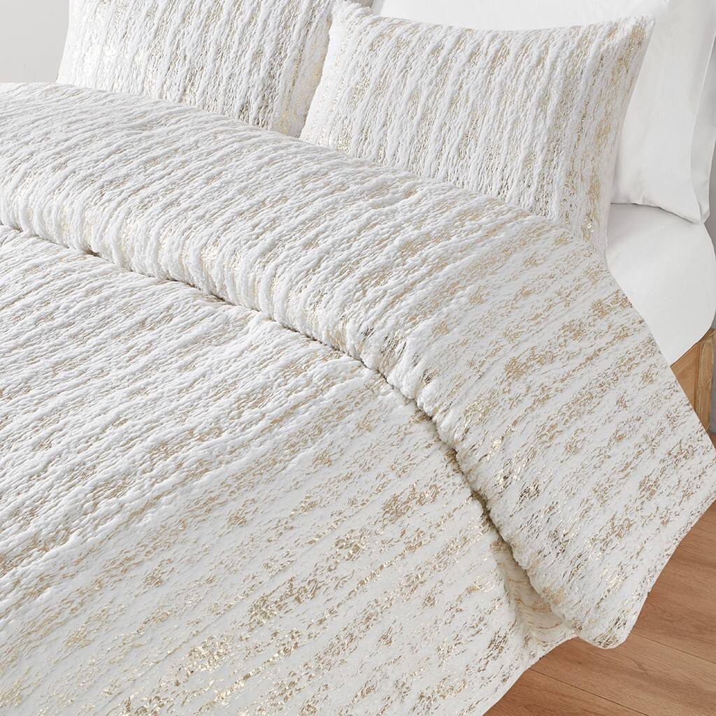 Alt View 3. Gracie Mills - Gracie Mills Maelona Metallic Print Faux Fur Duvet Cover Set - White/Gold.