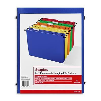 Staples  
3/4" Expandable Hanging File Pockets  
Assorted Colors Plastic Retractable Hangers for Grab and Go Filing  
Includes Tabs and Inserts  
5 Letter Size Pockets  
ST36330