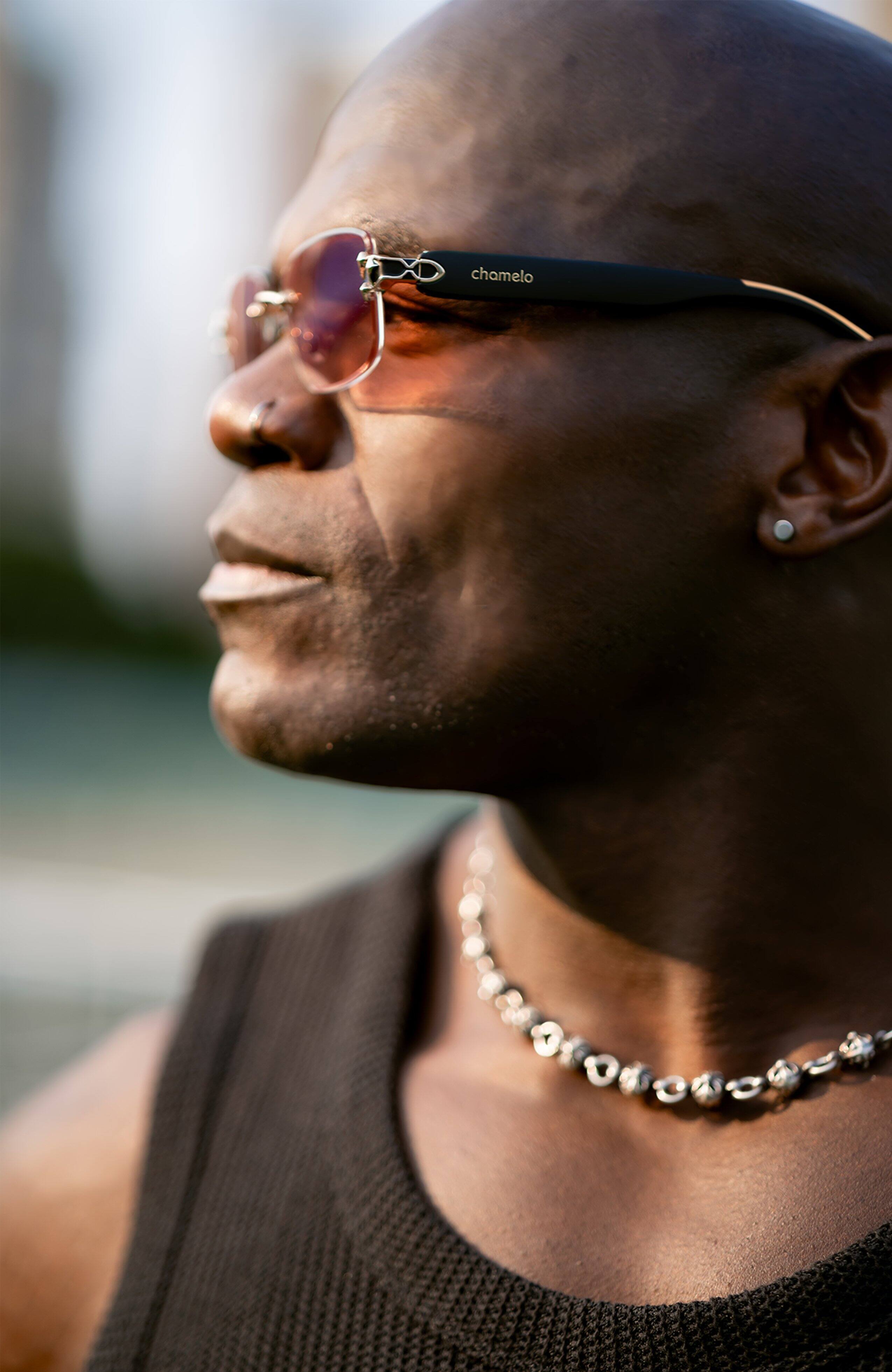 Alt View 2. Chamelo - Prismatic Aura Touch Prismatic - Black/gold frame | Calm.