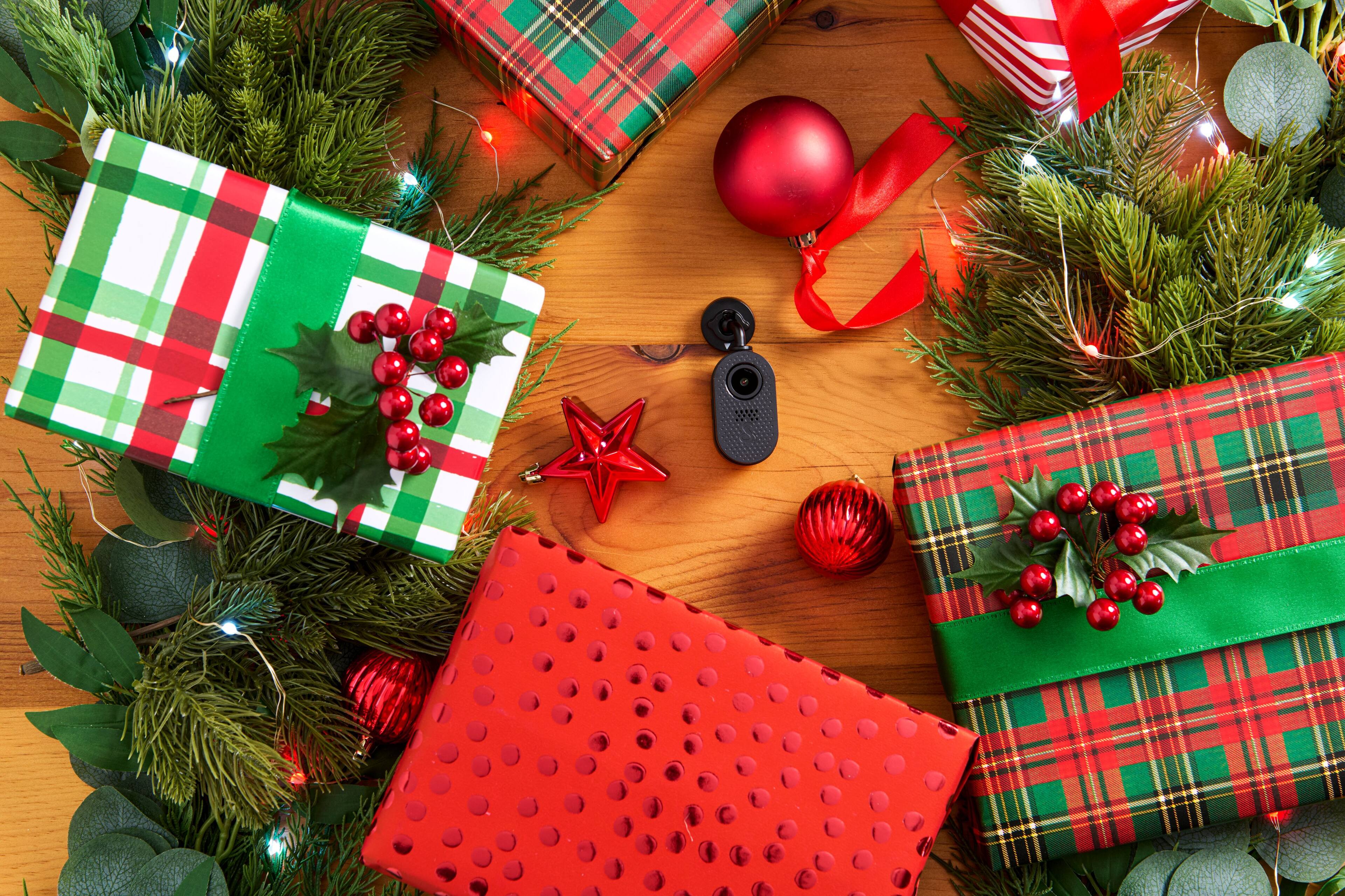 Alt View 5. Cobra - SC 120 QHD Universal Dash Cam, works with Apple CarPlay/Android Auto - Black.