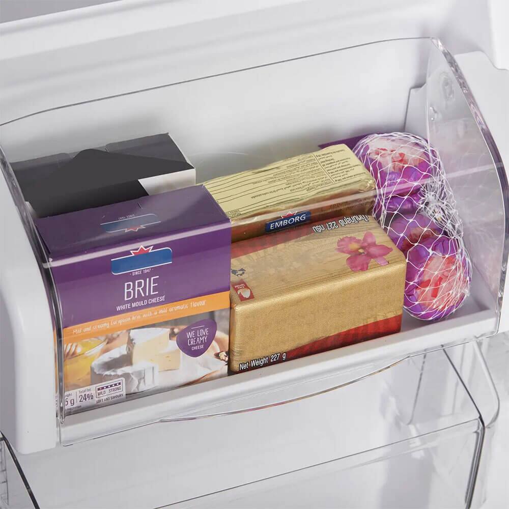 EMBORG  
227 g  
BRIE  
WHITE MOULD CHEESE  
Mild and creamy with a subtle flavour  
WE LOVE CREAMY CHEESE  
Net Weight 227 g  
MILD STRONG  
24%  
MILK FAT  
SALT 0.5g