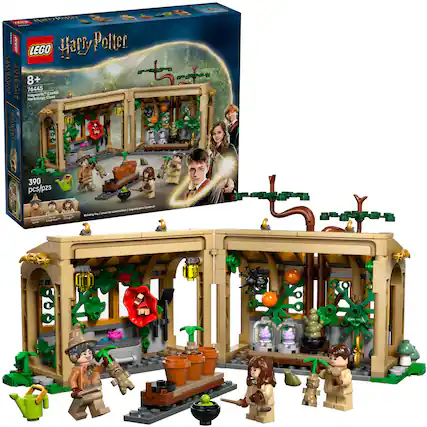 The text on the image is: "LEGO Harry Potter Hogwarts Castle 76445 Herbology 390 pcs/pzs."