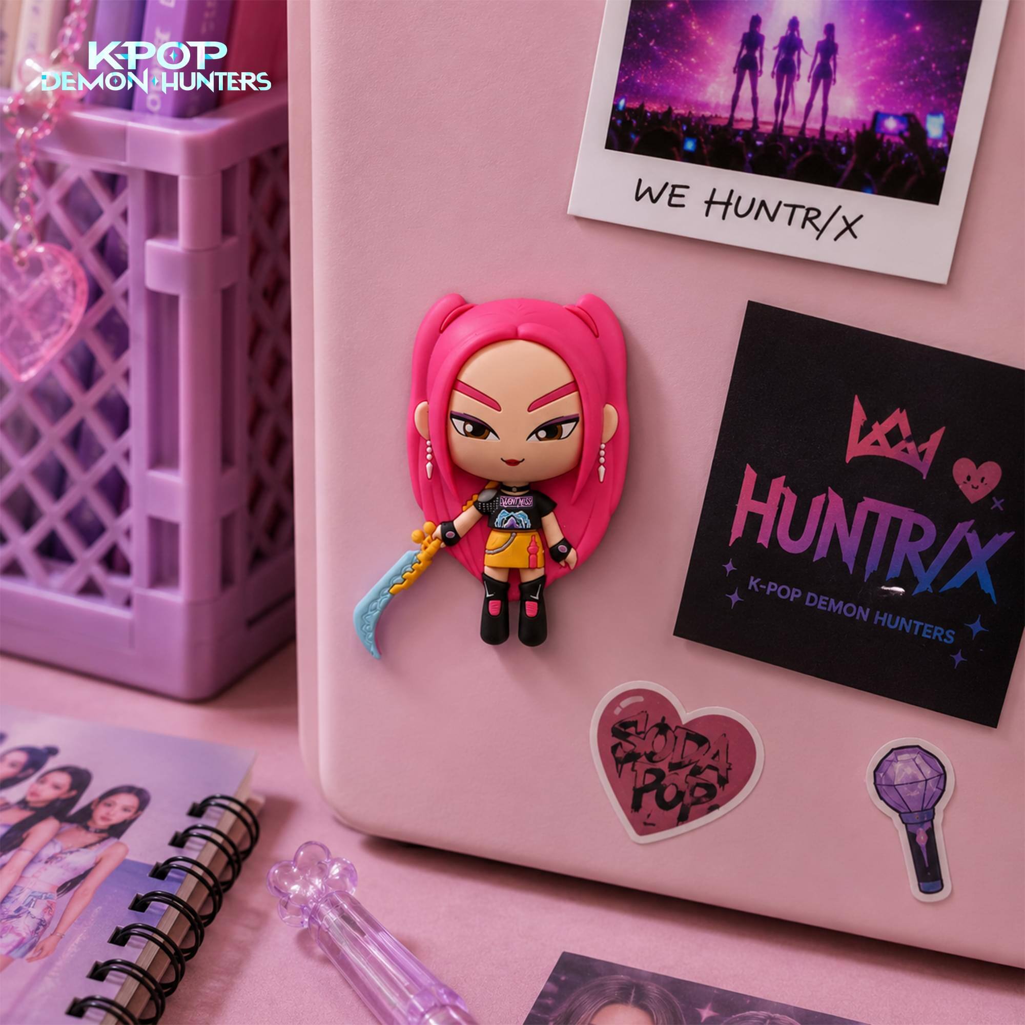 K-POP DEMON HUNTERS  
WE HUNTR/X  
A HUNTRIX  
K-POP DEMON HUNTERS