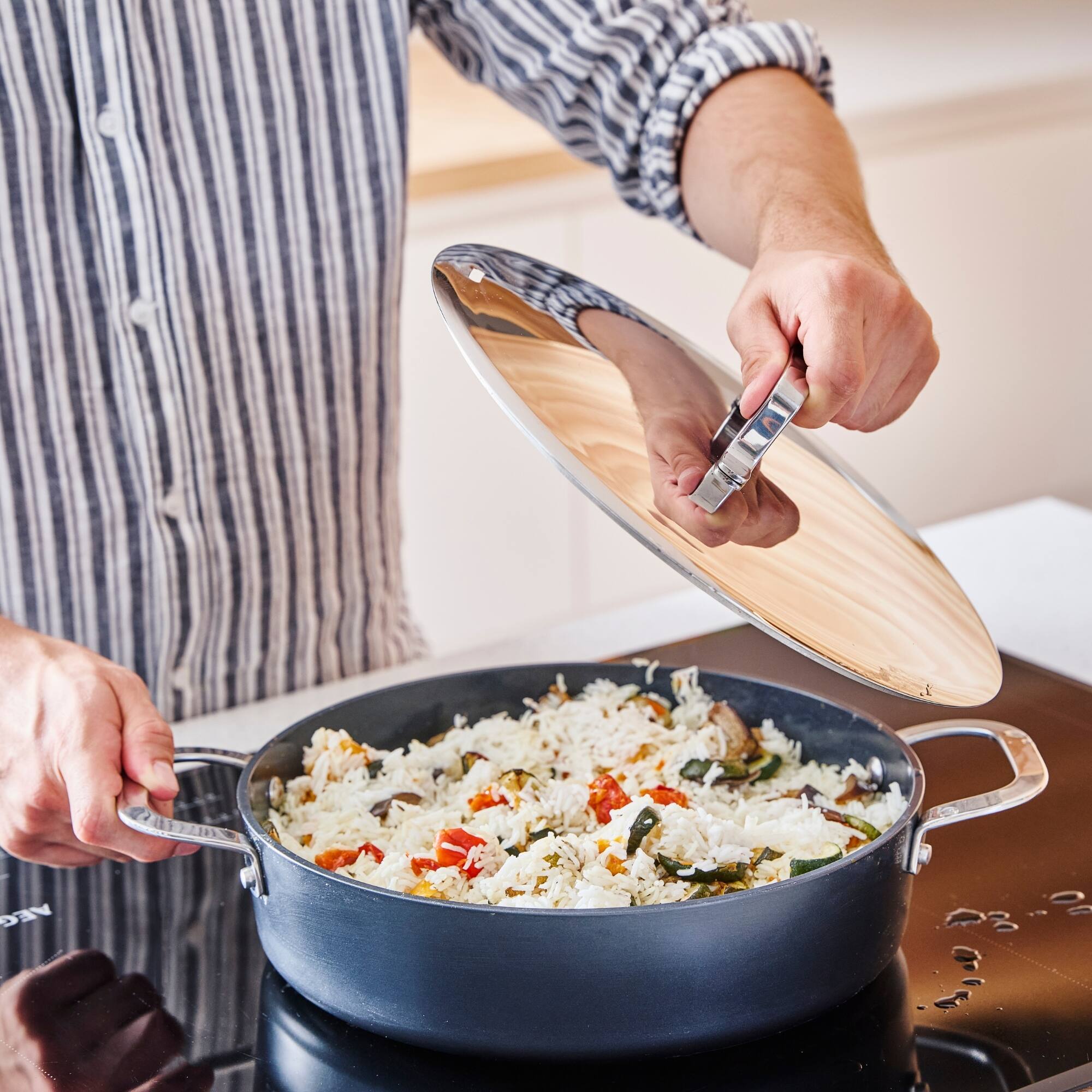 Left. Alva - Alva Maestro Cookware Set 3-Piece Set - Nonstick Ceramic Frying Pan and Saute Pan with Lid - Black.