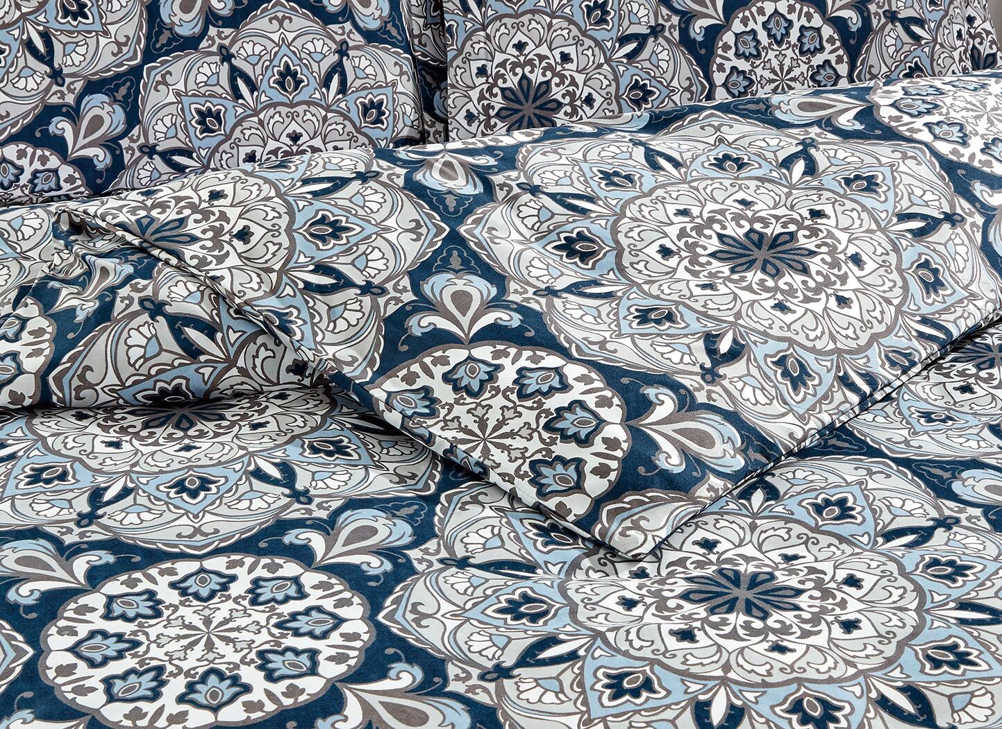 Angle. Bibb Home - Bibb Home 1800 Series Egyptian Luxury 3 pc Duvet Cover Set - Alexander.