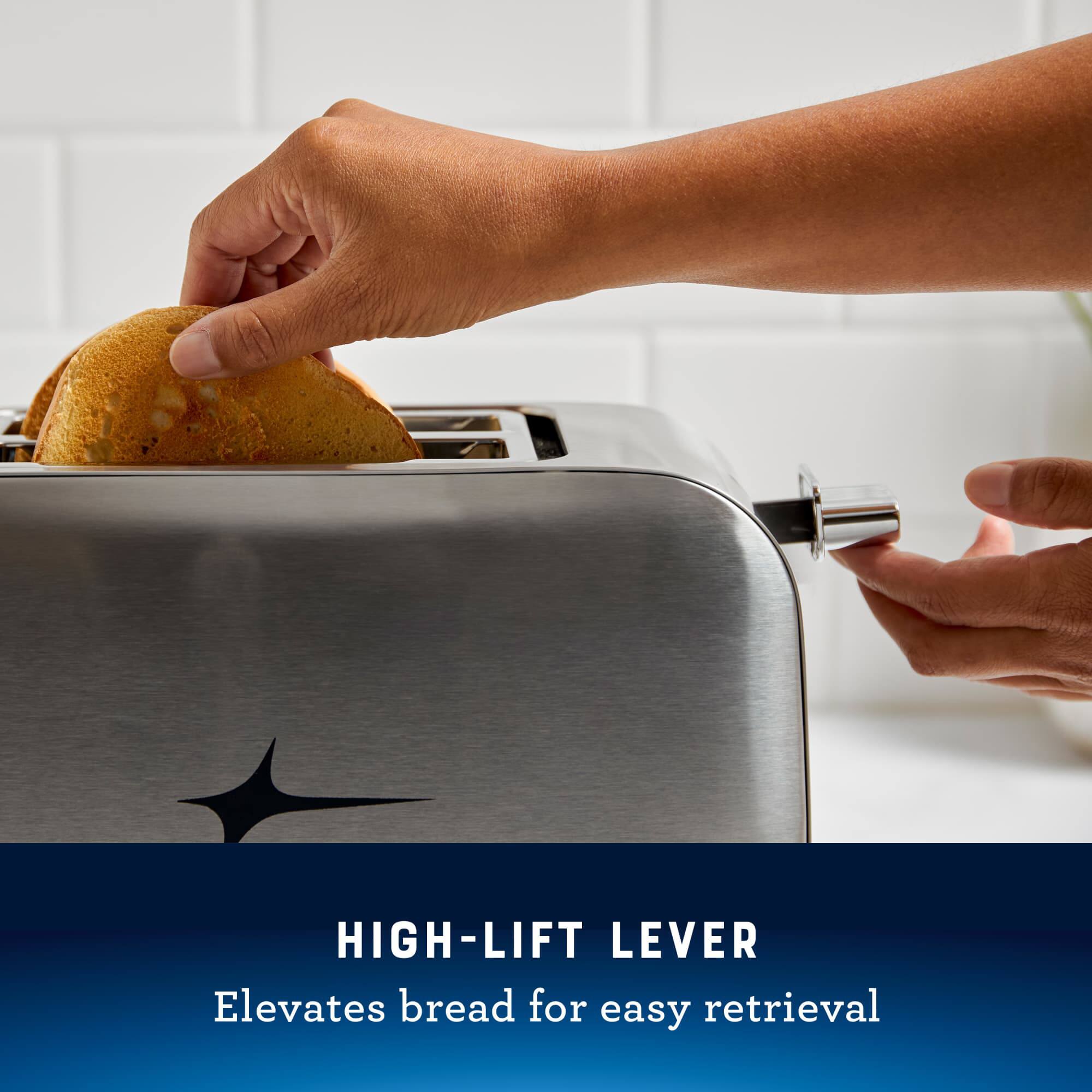 HIGH-LIFT LEVER  
Elevates bread for easy retrieval