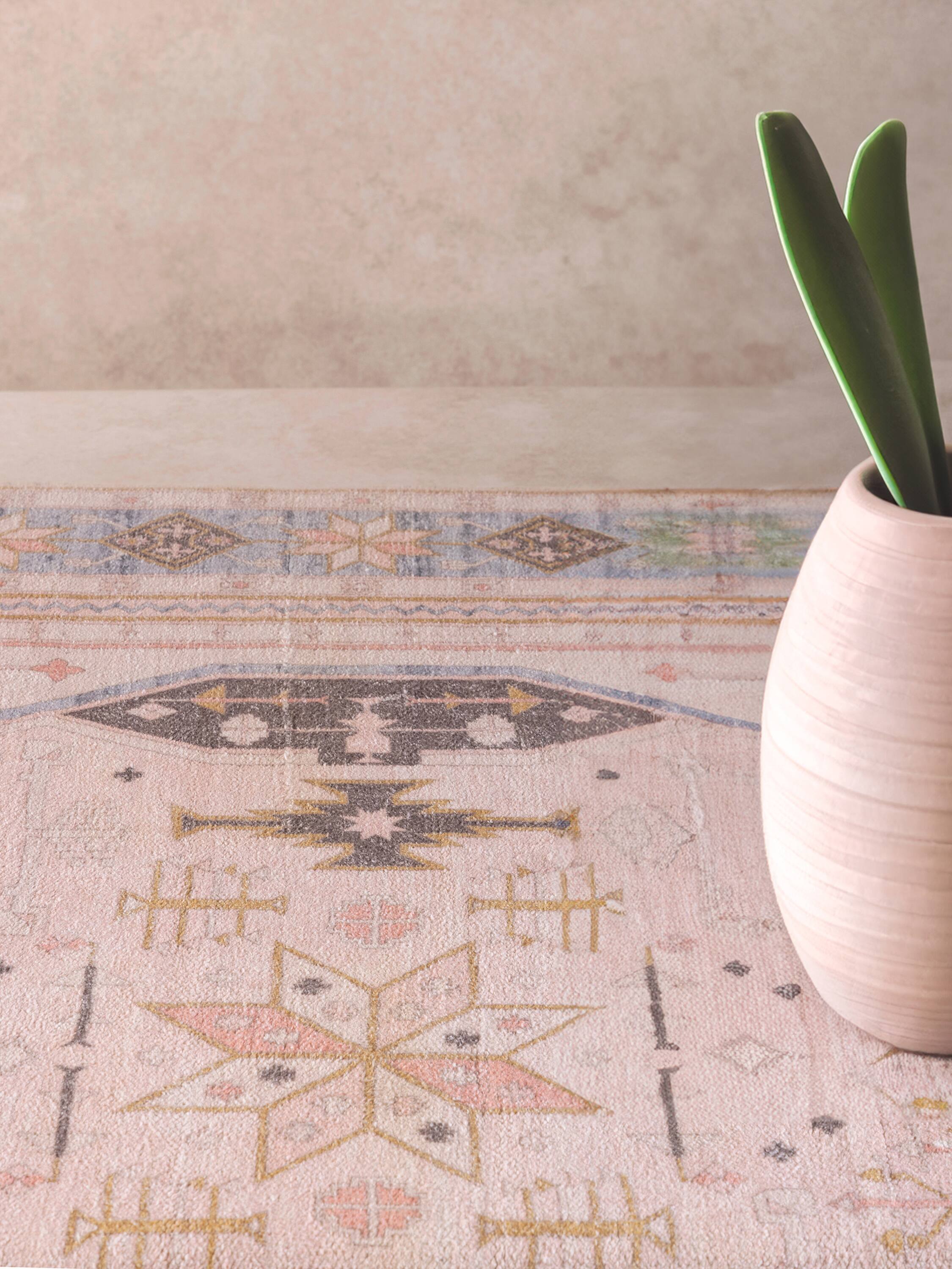 Angle. GAURI KOHLI - Delmar Rug - Shades of pink.