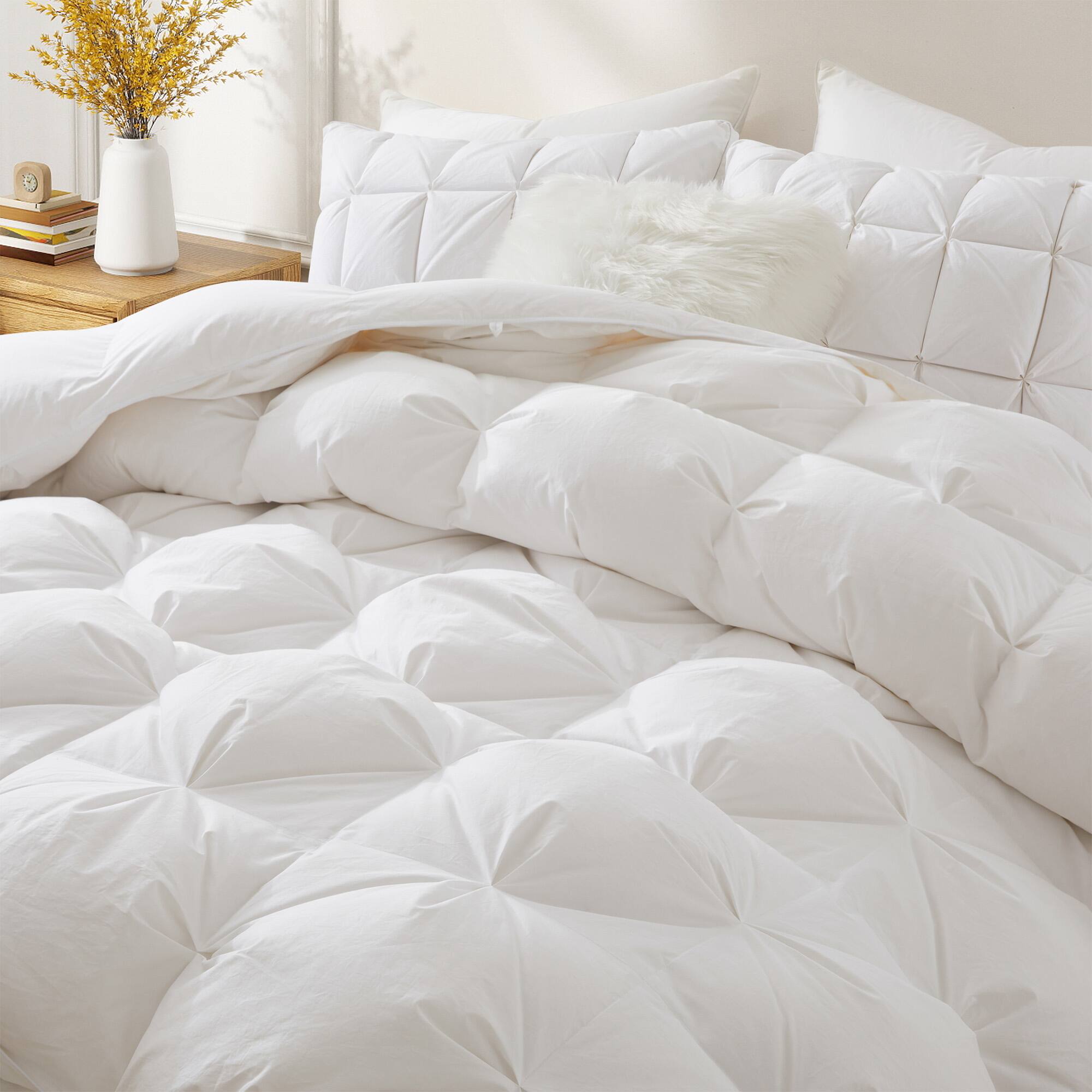 Angle. Puredown - Puredown Heavyweight 800 Fill Power Puff 90% Down Comforter Made in Germany, Full/Queen - White.