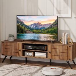 WELLFOR - Mid-Century Modern TV Stand for TVs up to 65 Inch, Wood Entertainment Center with 2 Door & Open Shelves - Oak