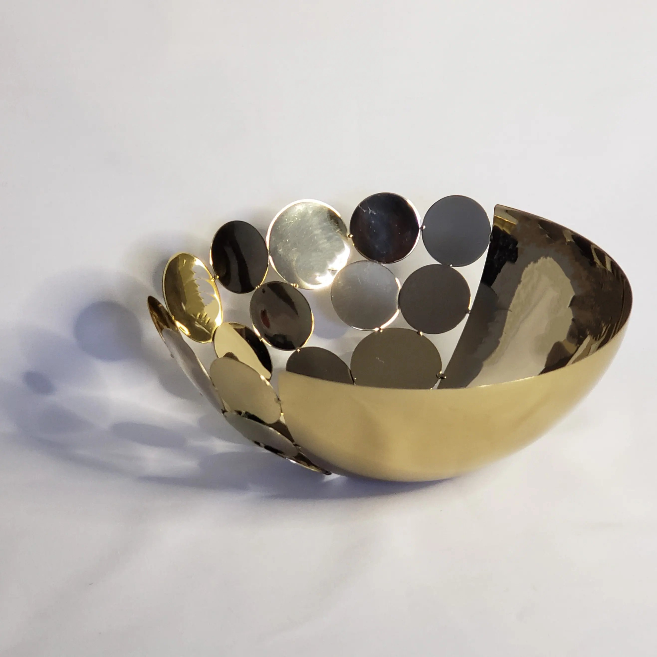 Angle. Jiallo - Gold Metallic Round Siamese basket 10.25" - Gold.