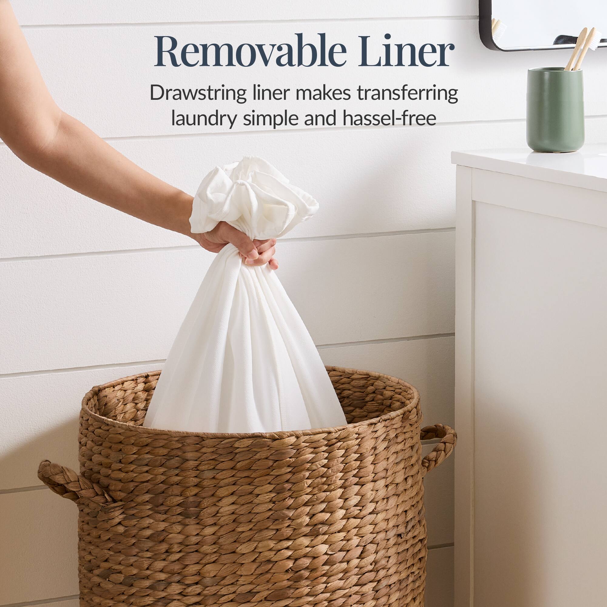 Removable Liner  
Drawstring liner makes transferring laundry simple and hassle-free
