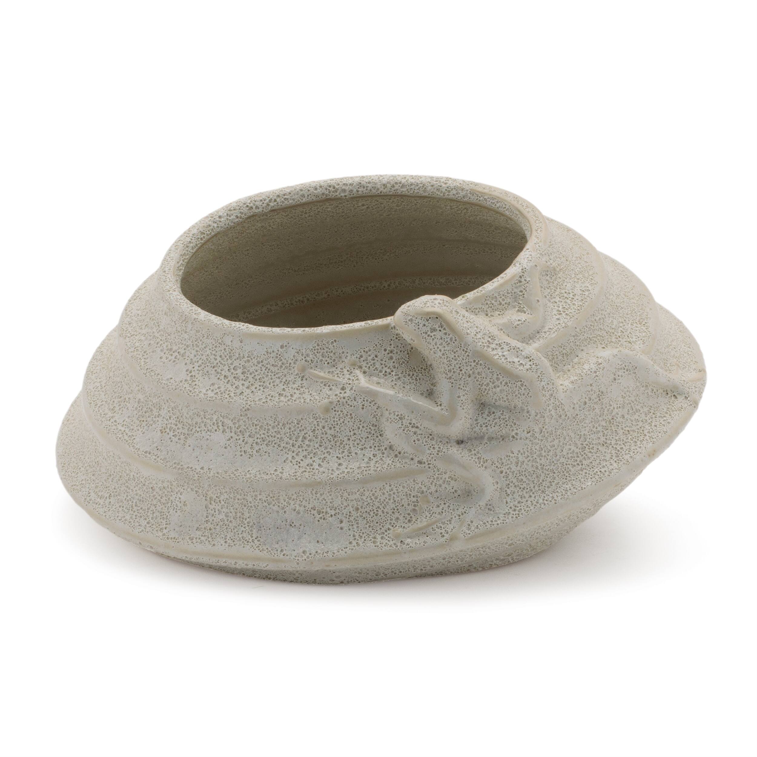 Angle. BreeBe - Round Porcelain Planter with Frog (Set of 2) - Beige.