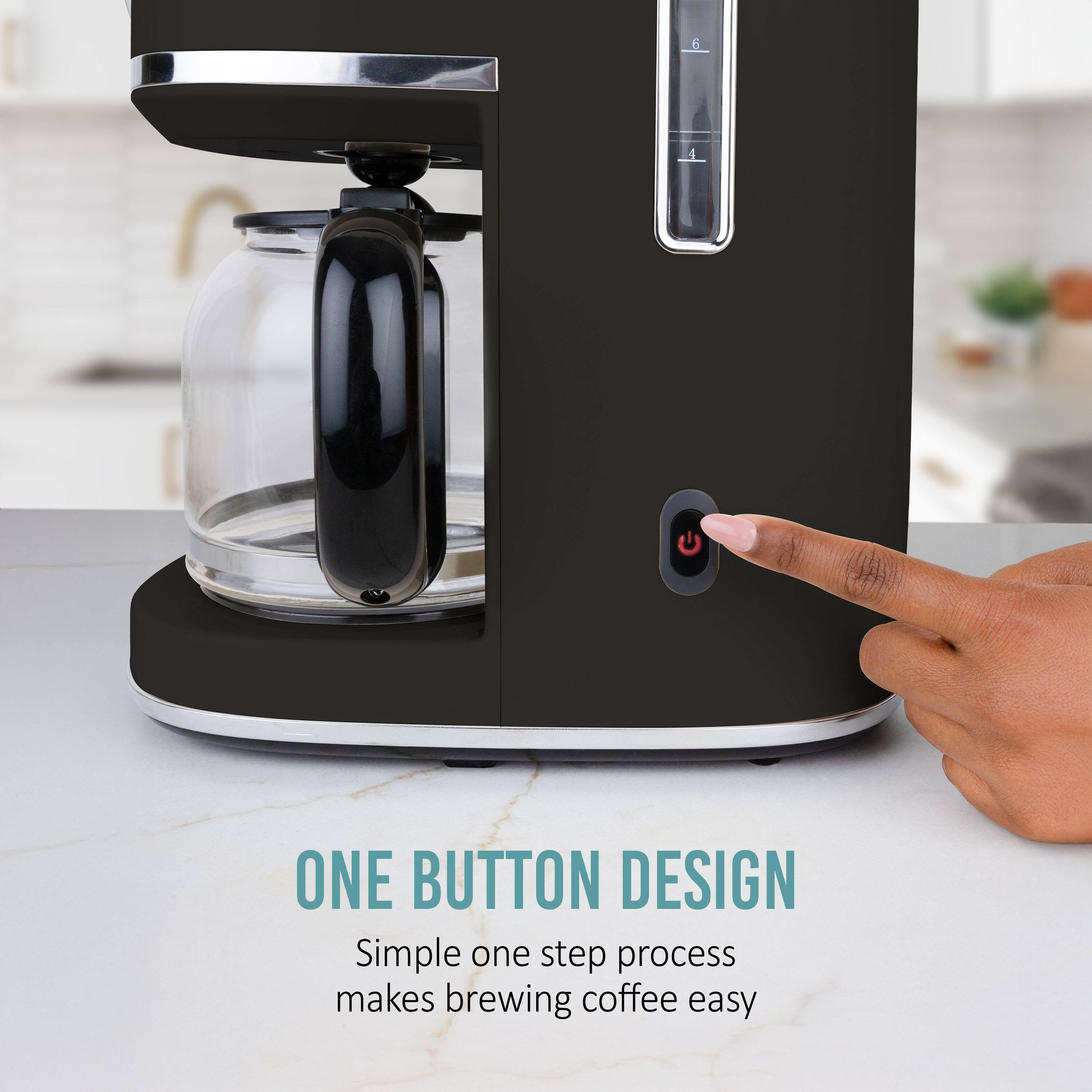 ONE BUTTON DESIGN  
Simple one step process makes brewing coffee easy