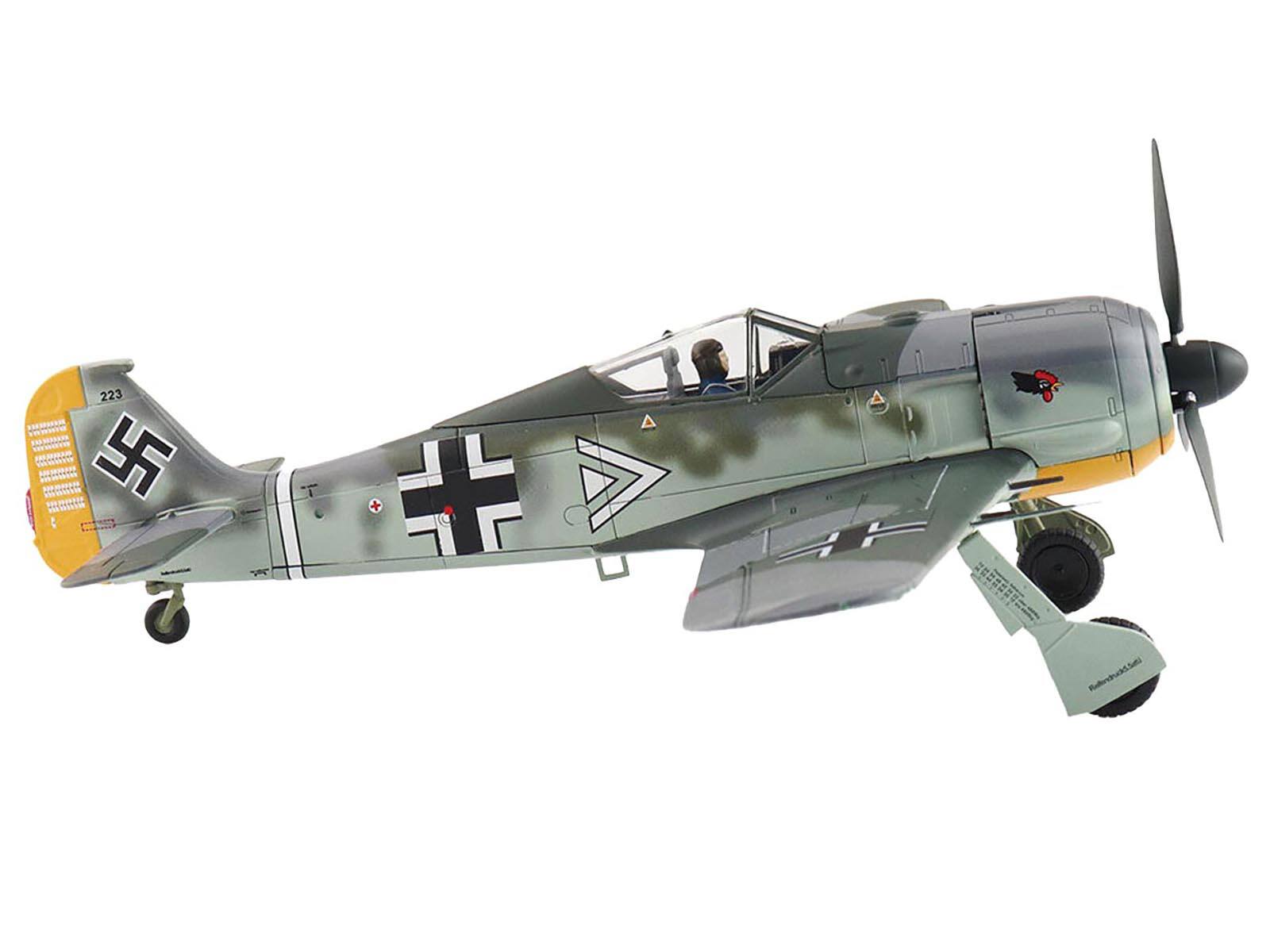 Angle. Hobby Master - Focke-Wulf Fw 190A-3 "III/JG 2 Cmdr Hptm. Hans Hahn WWII" German Luftwaffe "Air Power Series" 1/48 - Multicolor.