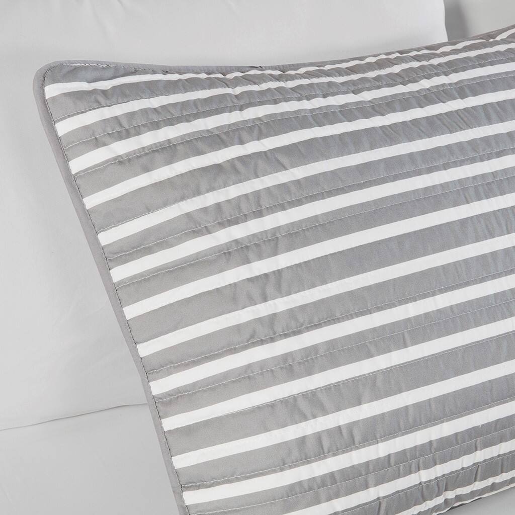 Alt View 3. Gracie Mills - Gracie Mills Aderyn Modern Reversible Quilt Set with Throw Pillows - Teal.