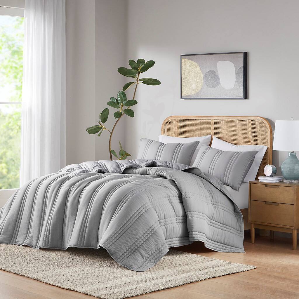 Alt View 1. Gracie Mills - Gracie Mills Estrella Poly Gauze Quilt Set - Gray.