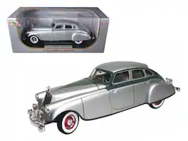 1933 Pierce Arrow 1/18 Diecast Model Car by Signature Models - Silver