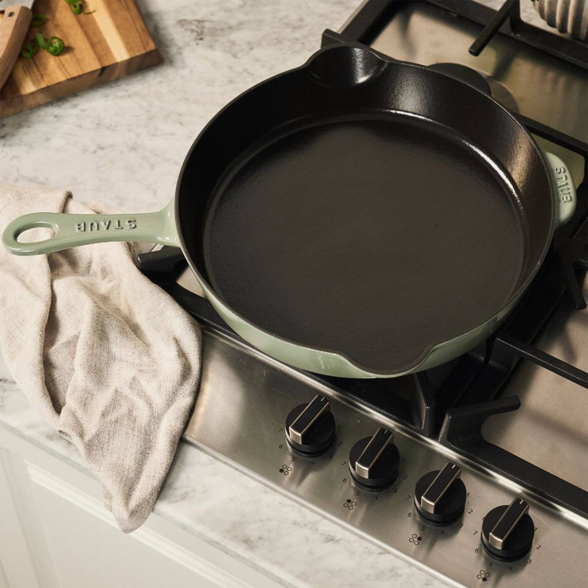 STAUB EnvUS 1 5 2 DO 7 + 00 7 5 2 5 88 7 i 5 g 2 3