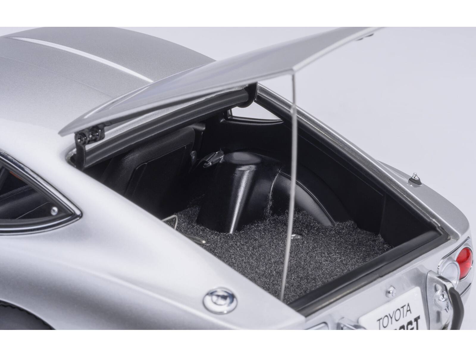 Alt View 1. Autoart - 1967 Toyota 2000GT RHD (Right Hand Drive) Silver Metallic 1/18 Model Car by Autoart - Silver Metallic.