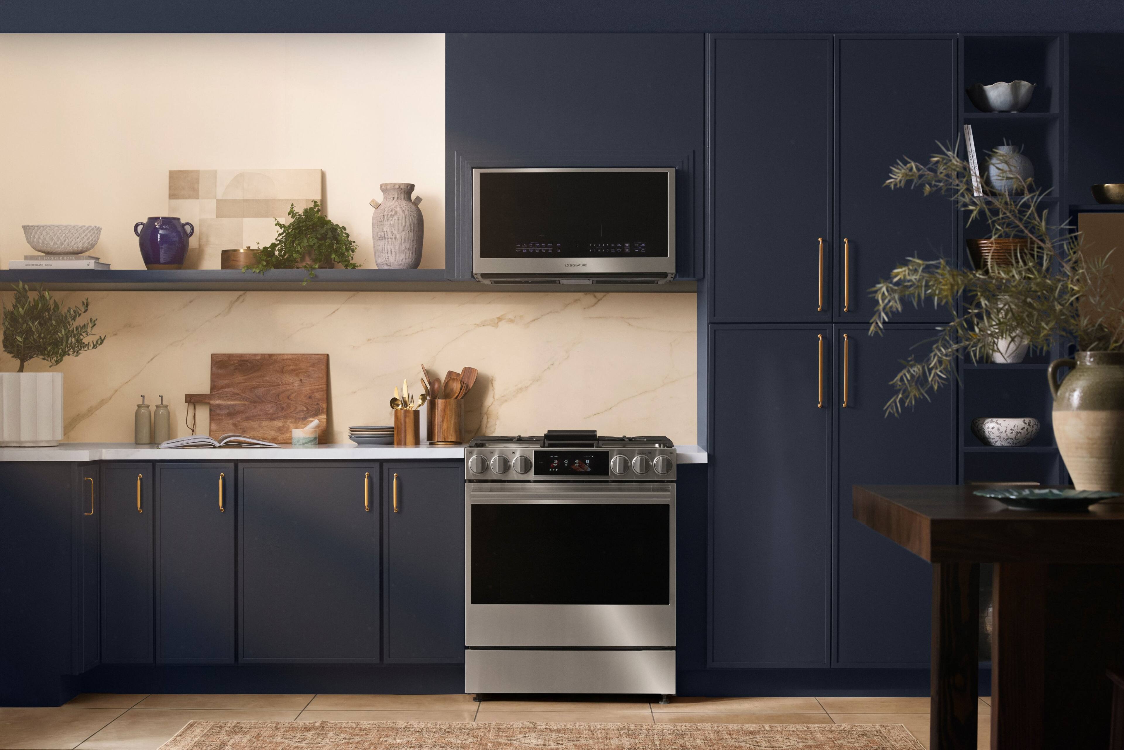 Alt View 18. LG - SIGNATURE 1.7 Cu. Ft. Convection Over-the-Range Smart Microwave with Sensor Cooking, Air Fry and Air Sous Vide - PrintProof Stainless Steel.