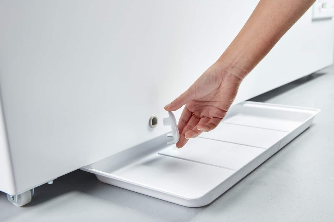 Alt View 26. Whirlpool - 16 Cu. Ft. Chest Convertible Freezer/Refrigerator with 3 Storage Levels - White.