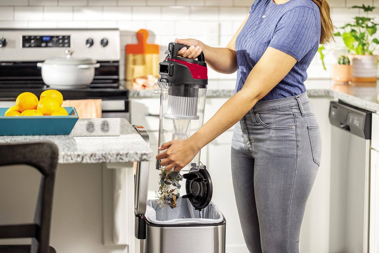 Back. BISSELL - BISSELL CleanView Upright Vacuum Cleaner - Black / Red.